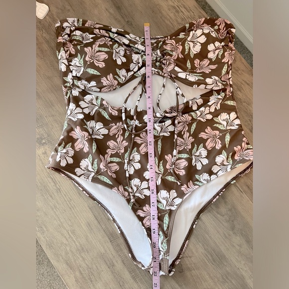 NWOT SHEIN Hawaiian Floral Print Strapless One Piece Swimsuit Bathing Suit - Picture 6 of 7